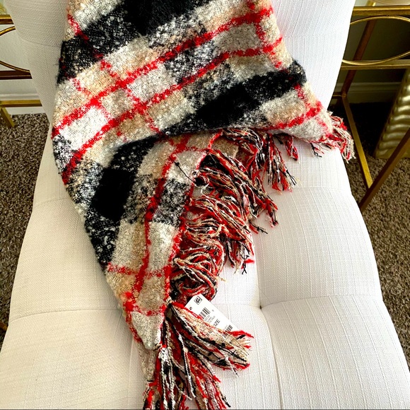 Super Soft Plaid Scarf - Picture 5 of 5